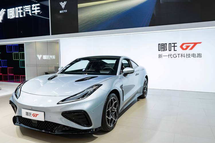 惠州232哪吒汽车在智能汽车领域的表现，领途汽车在新能源汽车市场中的影响力